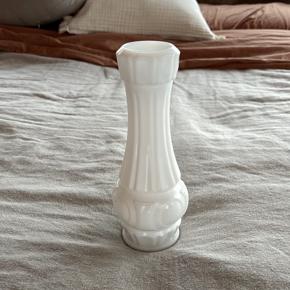 Vintage 60’s Mod Milk Glass Vase - Picture 1 of 6